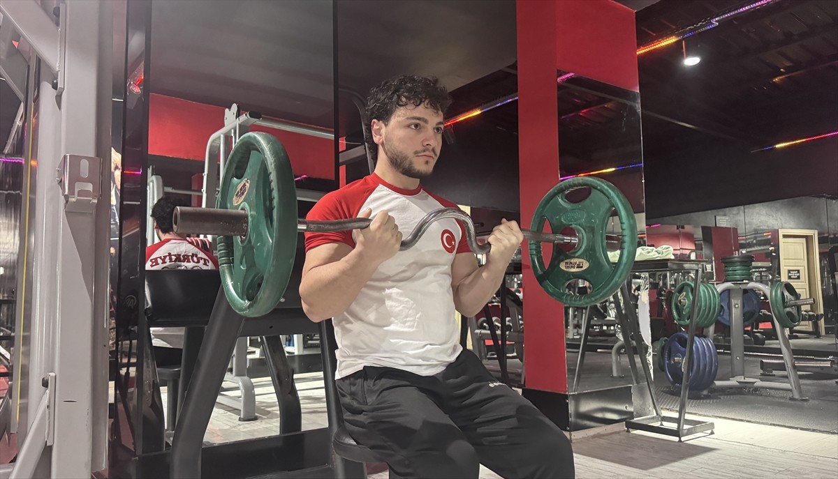 Katıldığı son Avrupa Şampiyonası'nda sol kolunda yırtıklar oluşmasına rağmen üçüncü olan İsmail...