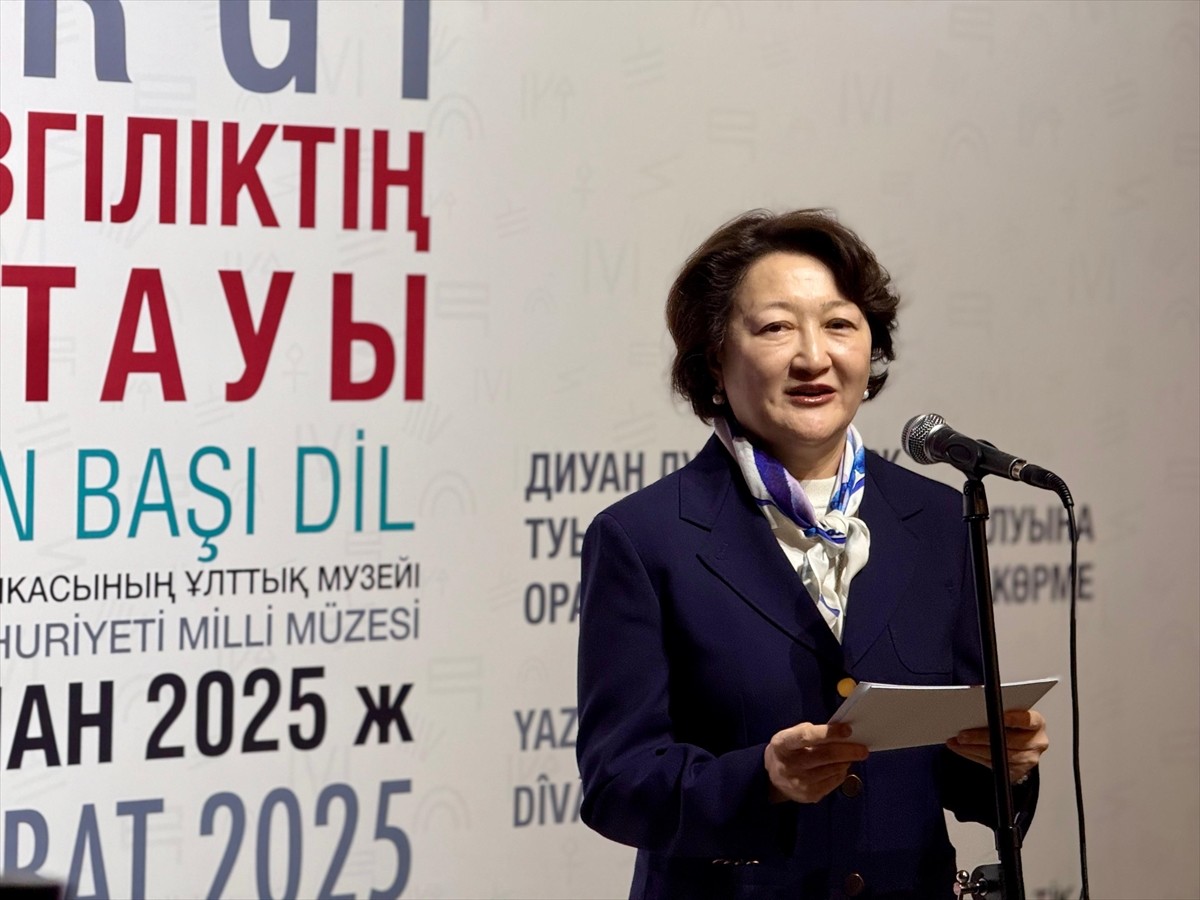 Kazakistan'ın başkenti Astana'da Kaşgarlı Mahmud'un "Divanu Lugati't-Türk" sözlüğünün yazılışının...