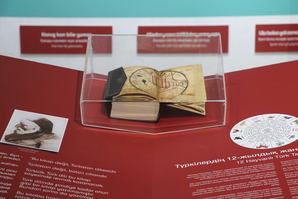 Kazakistan'ın başkenti Astana'da Kaşgarlı Mahmud'un "Divanu Lugati't-Türk" sözlüğünün yazılışının...