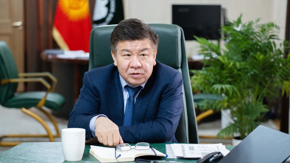 Kırgızistan Devlet Vergi Dairesi Başkanı Almambet Şıkmamatov, mücevher üreticileri için ham madde...