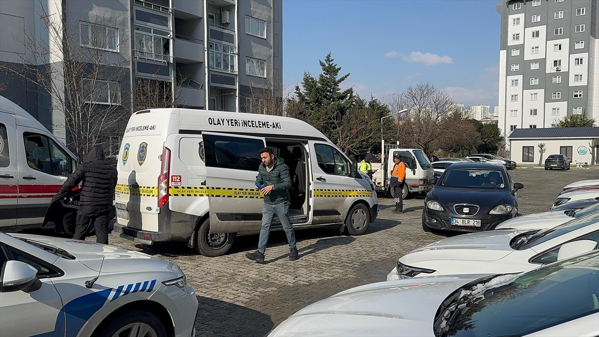 Küçükçekmece'de binanın 6. katında merdiven boşluğundan bahçeye düşen kadın yaşamını...