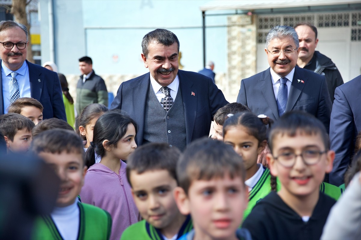 Milli Eğitim Bakanı Yusuf Tekin, Osmaniye'de çeşitli ziyaretler gerçekleştirdi. Bakan Tekin...