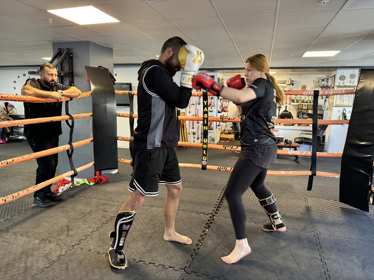 Milli muaythai sporcusu Zeliha Nur Kamaç, ağustos ayında Suudi Arabistan'ın Riyad şehrinde...