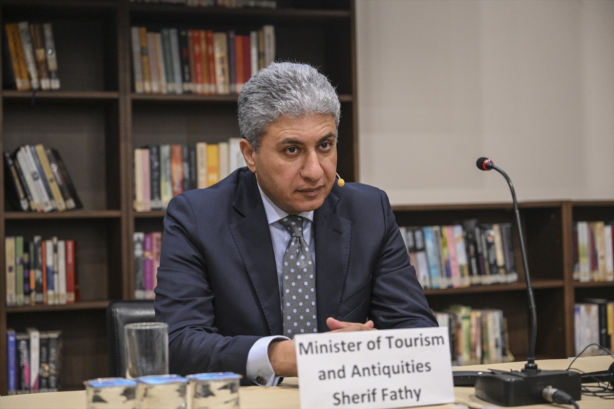 Mısır Eski Eserler ve Turizm Bakanı Şerif Fethi, İstanbul'da düzenlenen Doğu Akdeniz Uluslararası...