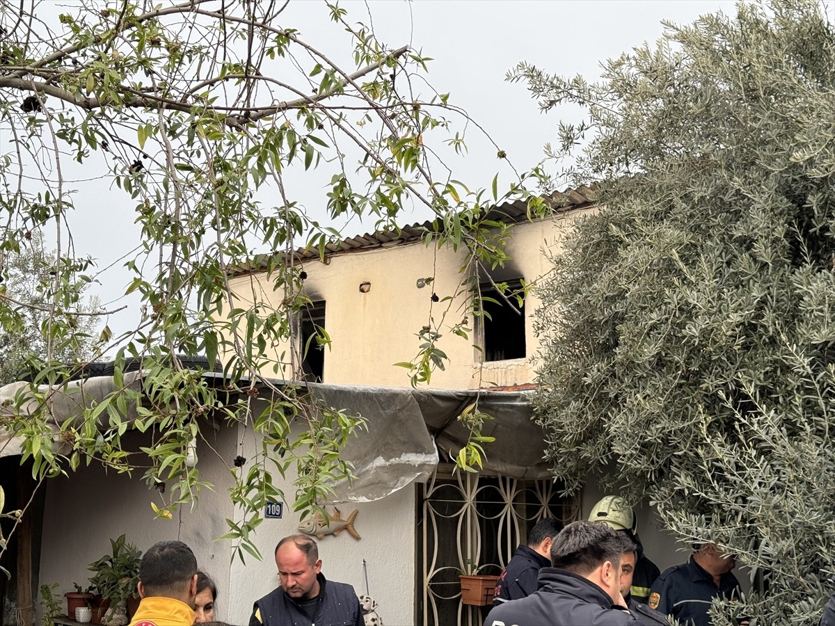 Muğla'nın Fethiye ilçesinde evde çıkan yangında bir kişi hayatını kaybetti. Yangın itfaiye...