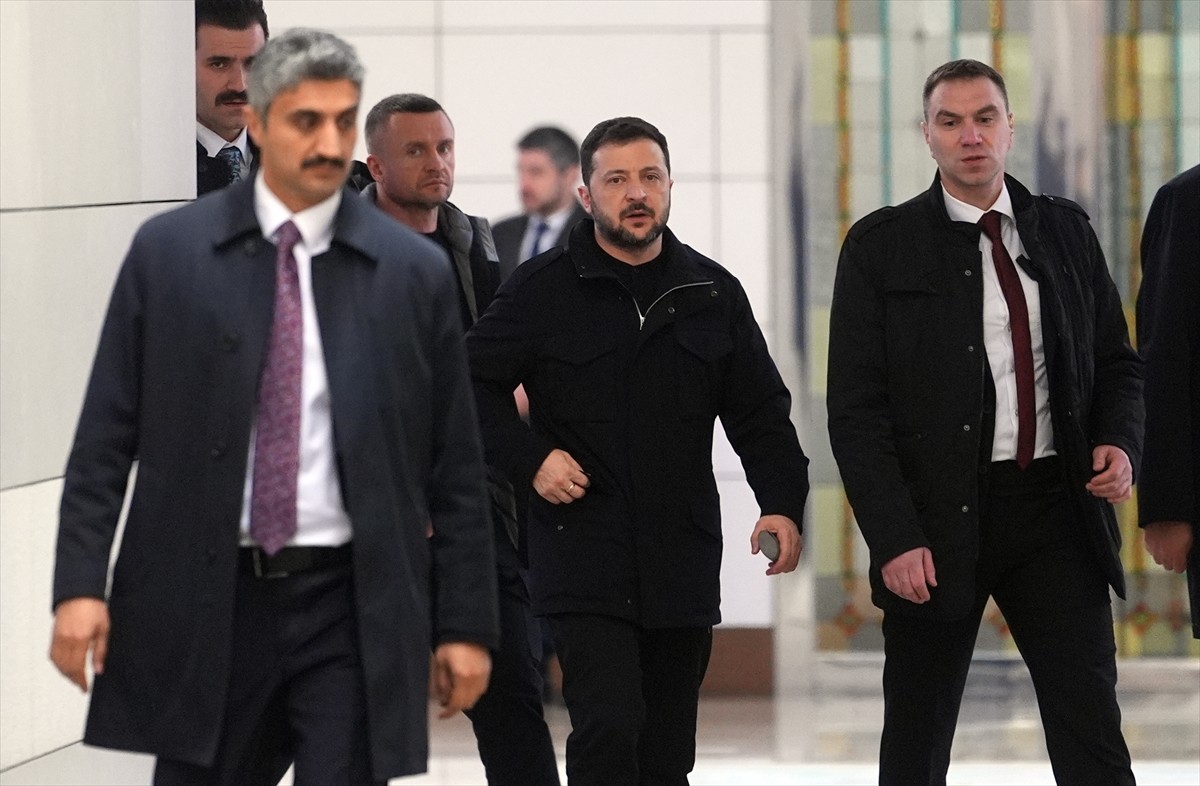 Resmi temaslarda bulunmak üzere Ankara'ya gelen Ukrayna Devlet Başkanı Volodimir Zelenskiy...