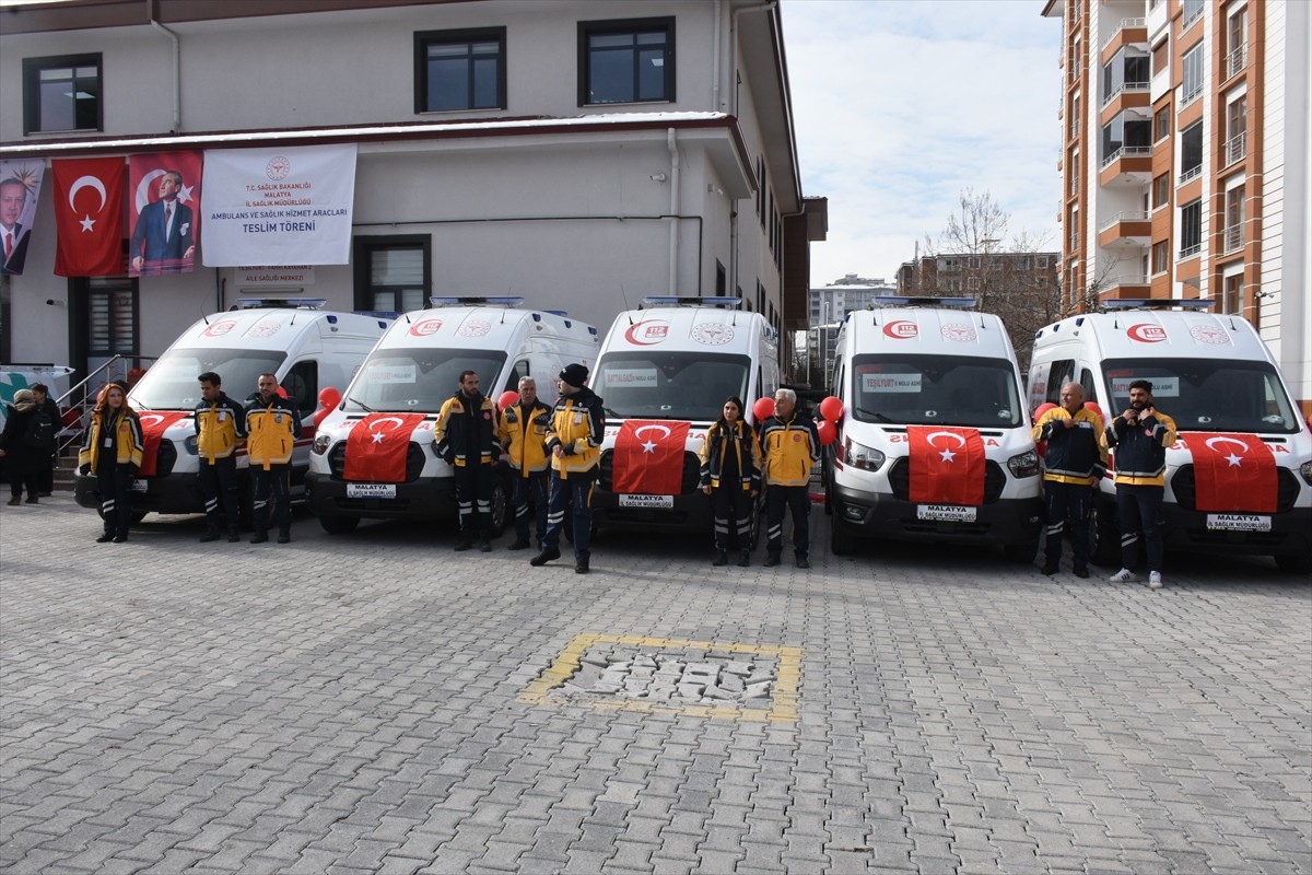 Sağlık Bakanlığınca Malatya İl Sağlık Müdürlüğüne gönderilen 9 ambulans, 2 Ulusal Medikal Kurtarma...