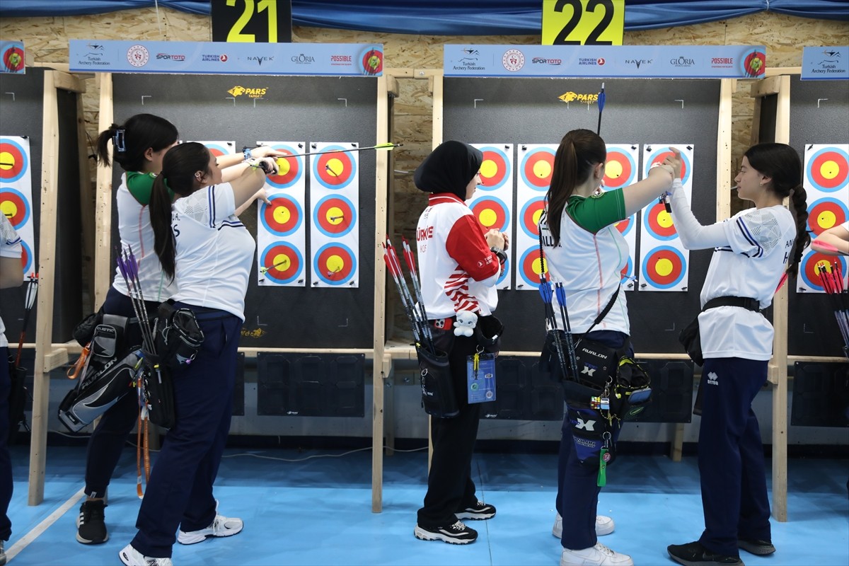 Samsun'da düzenlenen Avrupa Salon Okçuluk Şampiyonası'nda resmi antrenmanlar gerçekleştirildi....