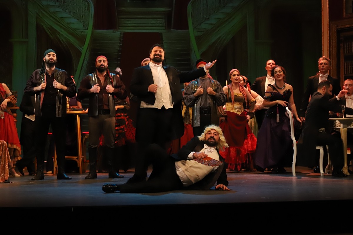 Samsun Devlet Opera ve Balesi (SAMDOB), "La Traviata" operasını sahneleyecek. Fransız yazar...