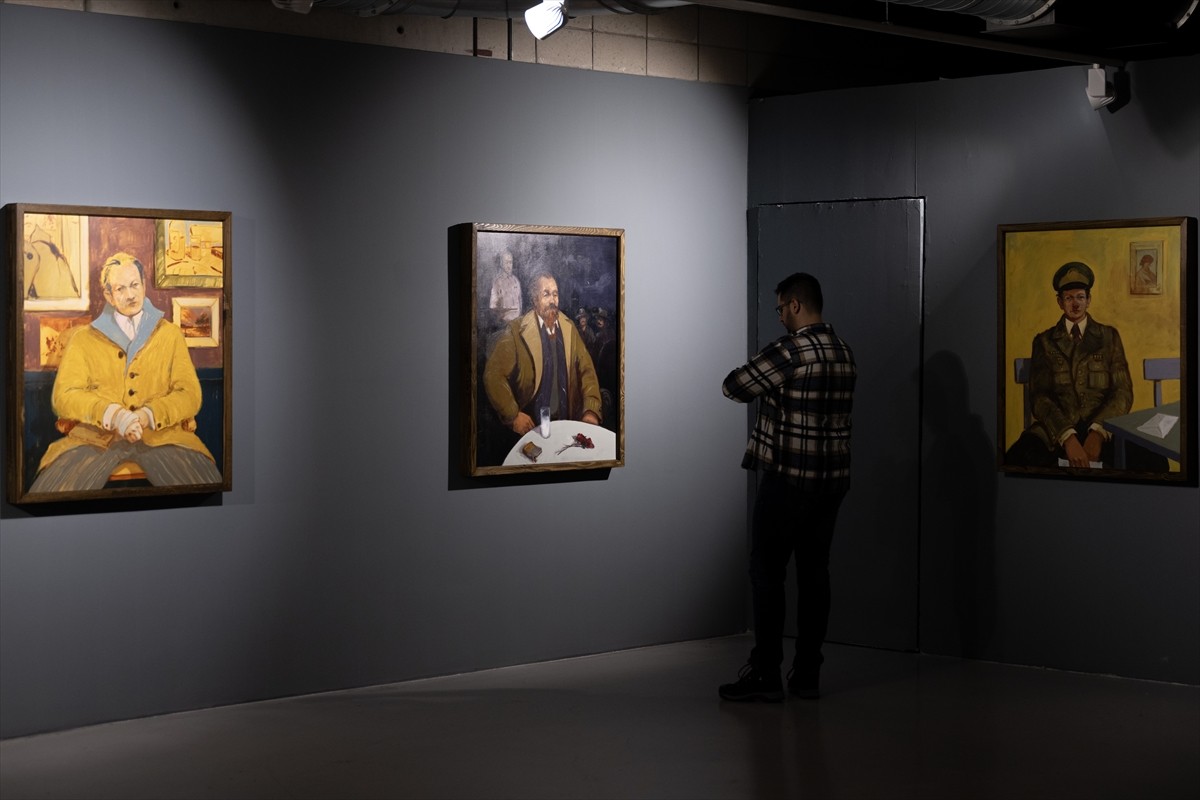 Sanatçı Halis Efe Saral'ın "Toska" sergisi, CerModern'de sanatseverlerle buluştu. 