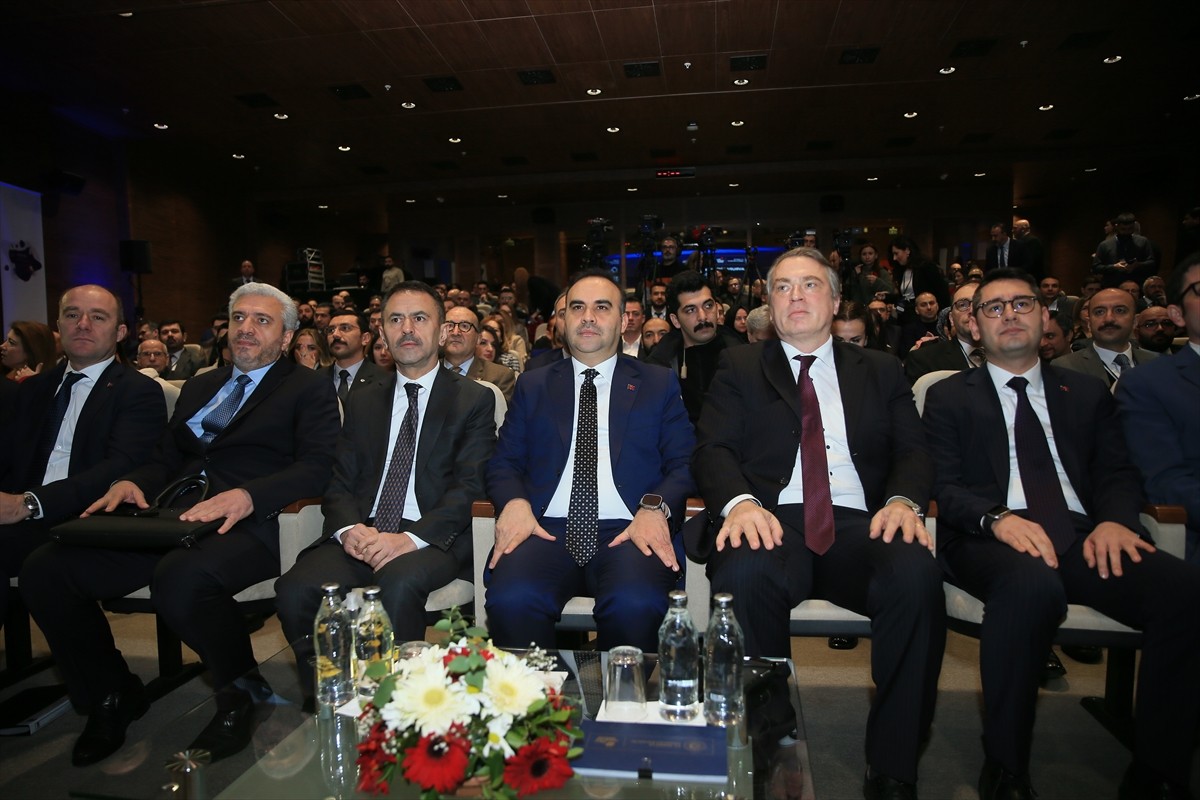 Sanayi ve Teknoloji Bakanı Mehmet Fatih Kacır, Bilişim Vadisi Kocaeli Yerleşkesi'nde düzenlenen...