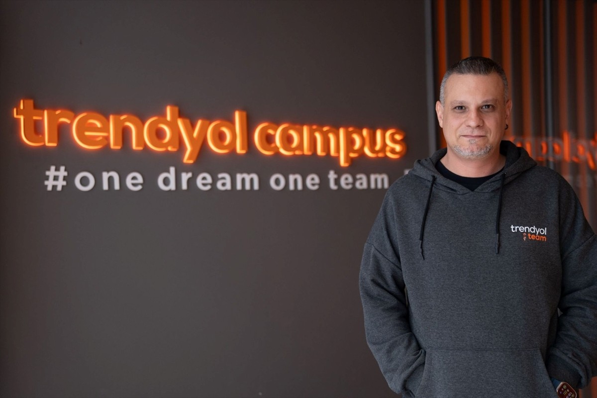 Sevgililer Günü öncesinde e-ticaret platformlarında alışveriş hareketliliği artarken...