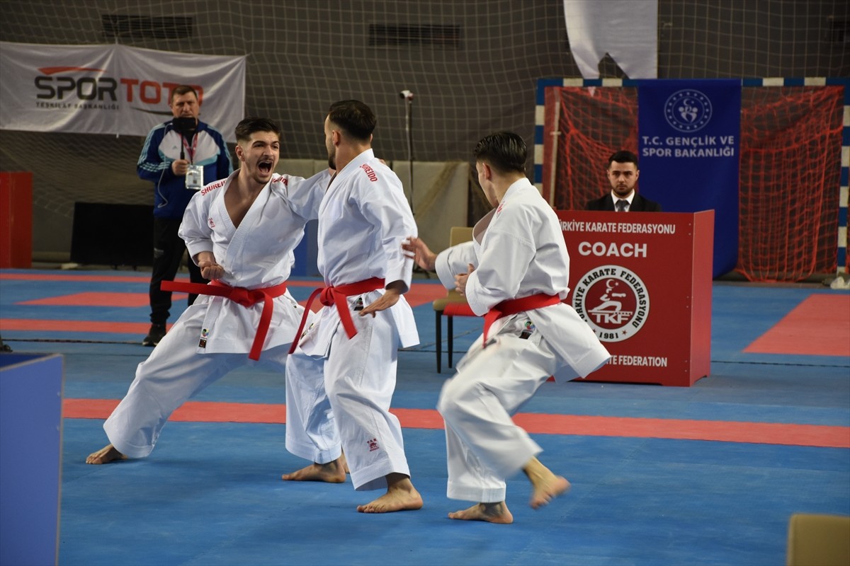  Trabzon'da düzenlenen Türkiye Karate Şampiyonası, sona erdi. Beşirli Çok Amaçlı Spor Salonu'nda...