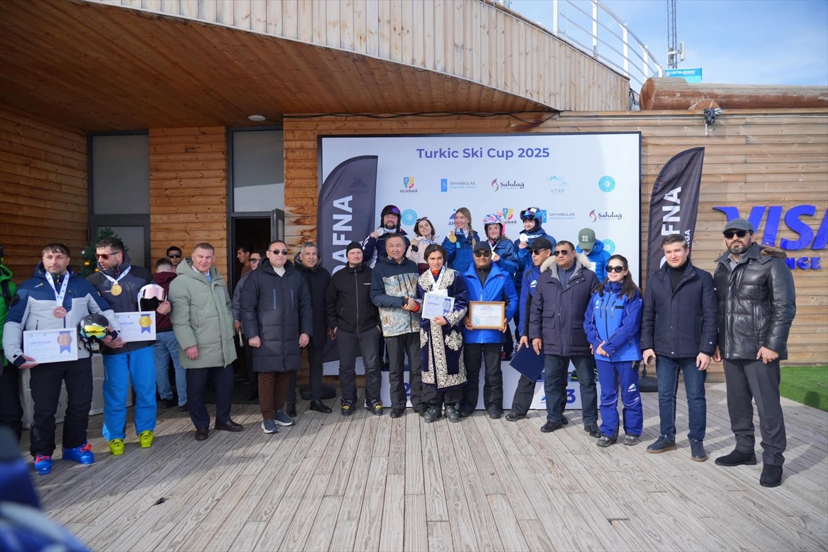 Türk Devletleri Teşkilatı (TDT) üye ülkelerinden kayakçıların katıldığı Birinci Türk Kayak...