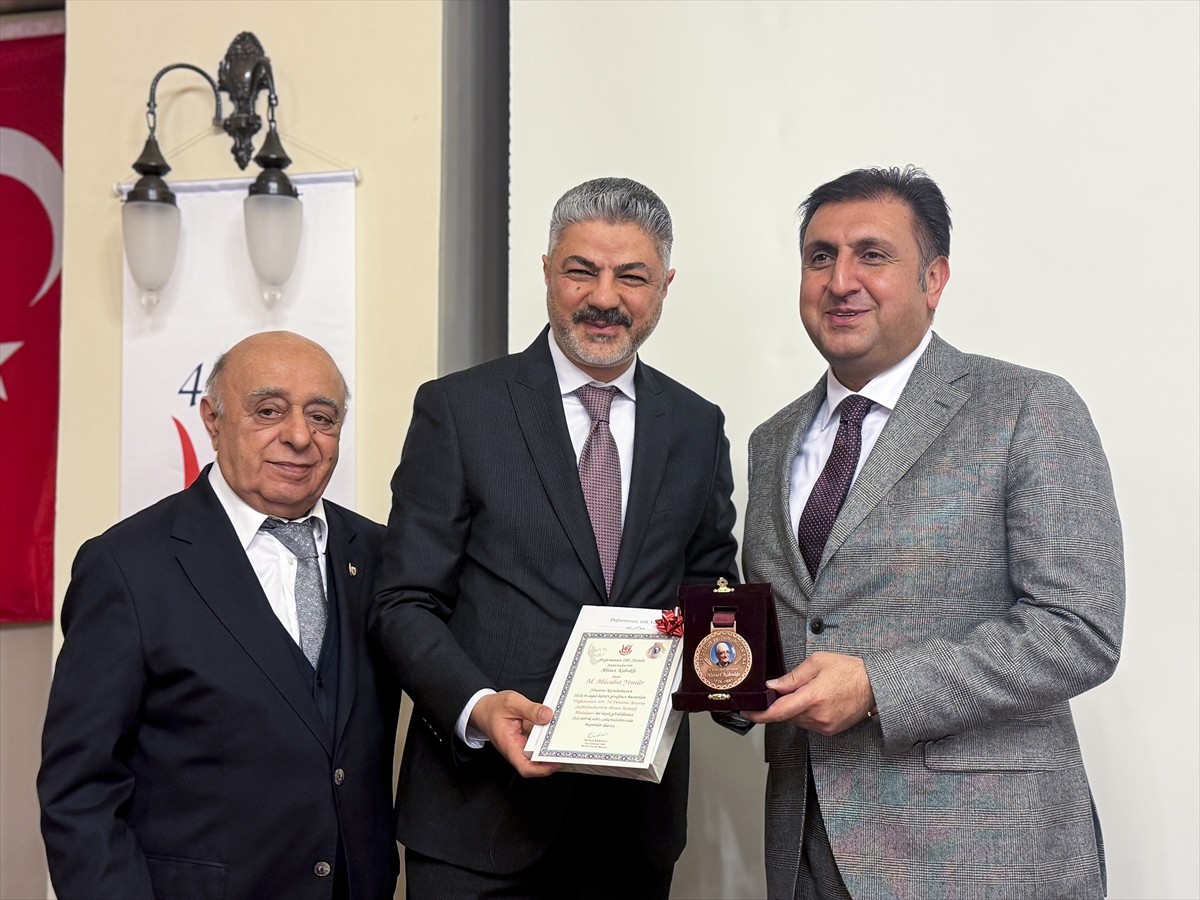 Türk Edebiyatı Vakfınca gazeteci, edebiyat tarihçisi ve yazar Ahmet Kabaklı'nın doğumunun 100....