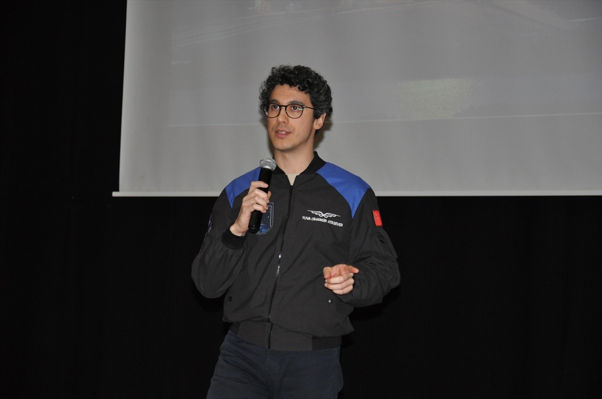 Türkiye'nin ikinci astronotu Tuva Cihangir Atasever, Eskişehir'deki Özel EOSB Mesleki ve Teknik...