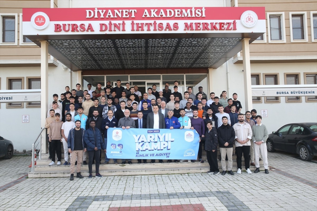 Türkiye Diyanet Vakfının (TDV) 12 ilde 21 farklı merkezdeki 2025 Yarıyıl Kampları, 1774 öğrencinin...