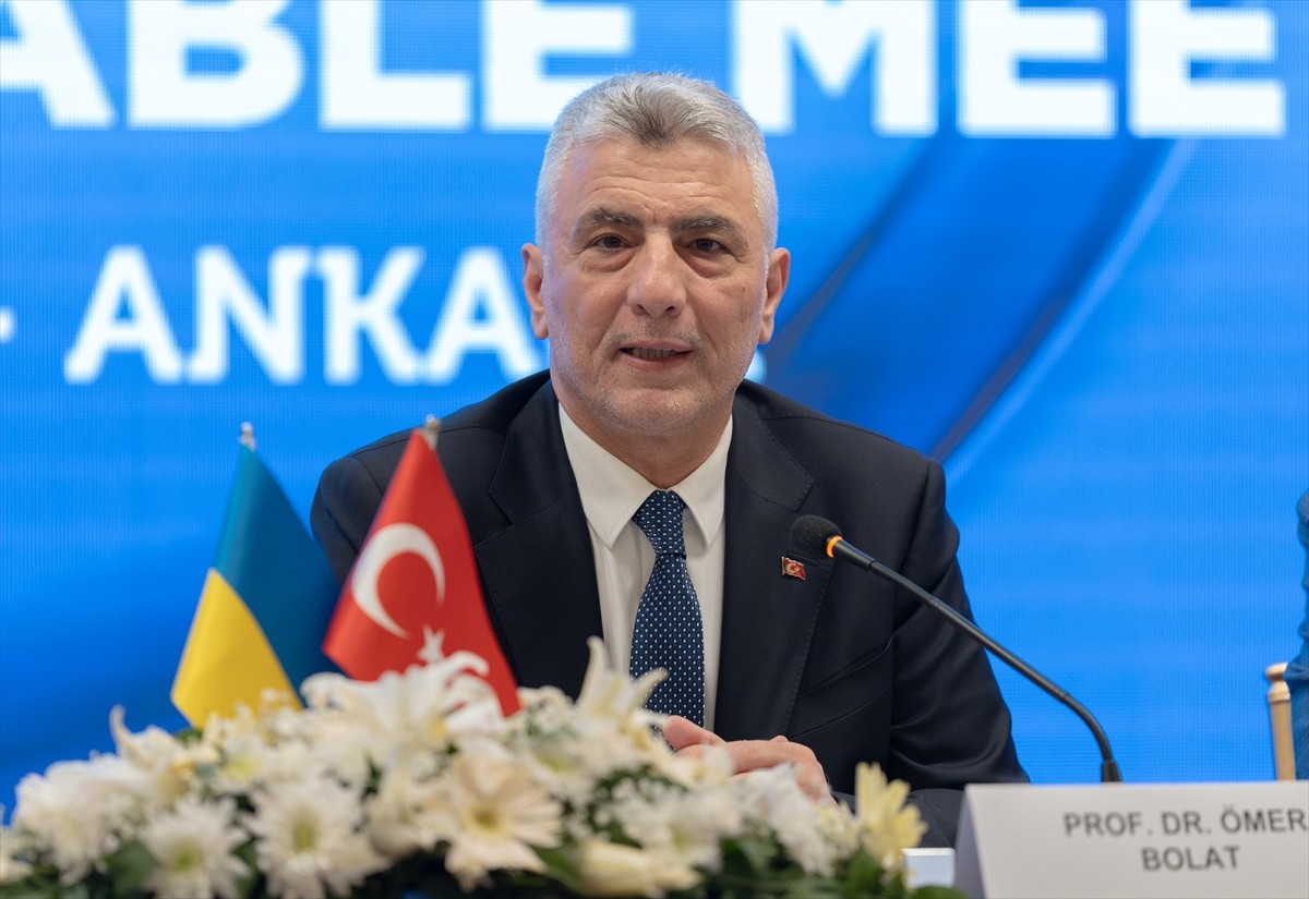 Türkiye-Ukrayna Yuvarlak Masa Toplantısı,Ticaret Bakanı Ömer Bolat (sağ 2), Ukrayna Başbakan...