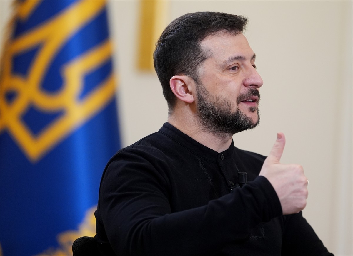 Ukrayna Devlet Başkanı Volodimir Zelenskiy, Ankara Esenboğa Havalimanı'nda, (dün Türkiye’den...