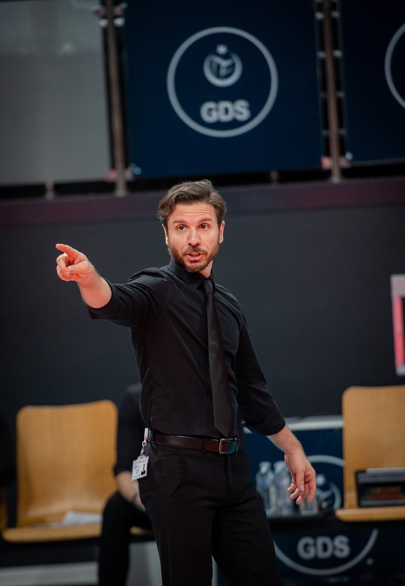 Vodafone Sultanlar Ligi takımlarından Aydın Büyükşehir Belediyespor Başantrenörü Alper Hamurcu...