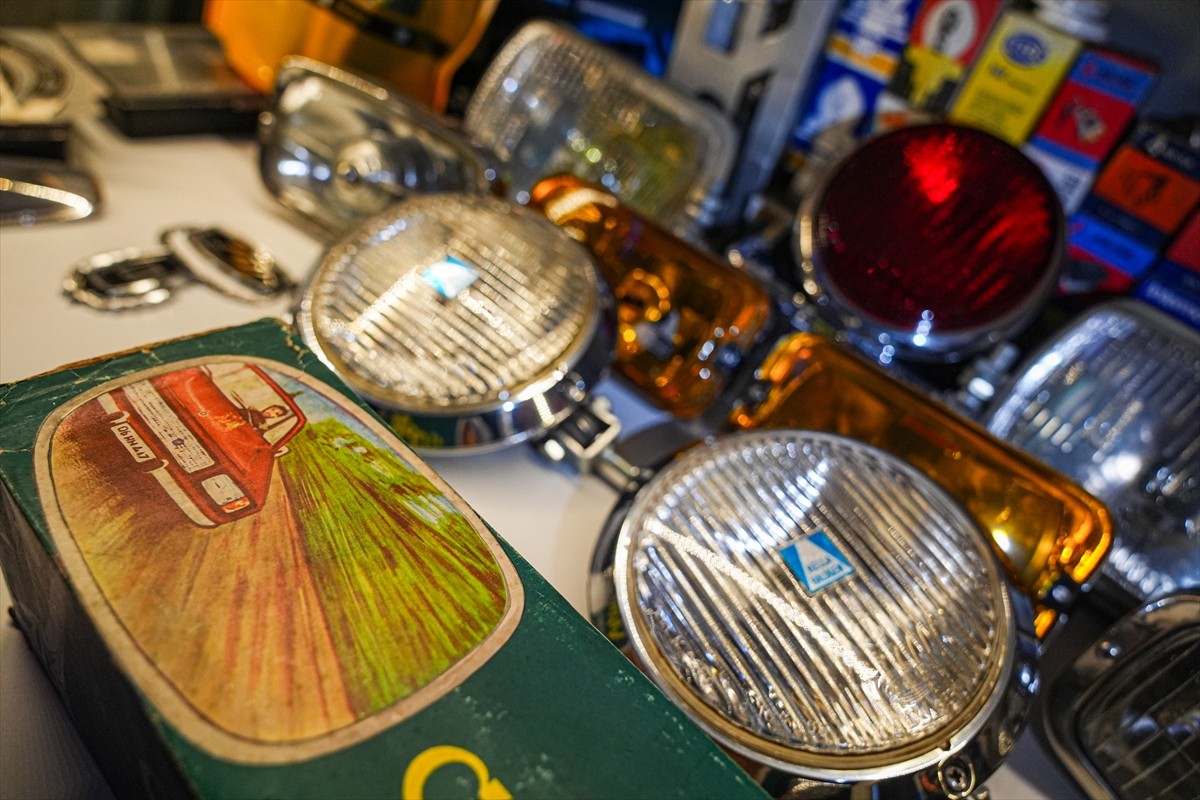 Anadol marka otomobilin sevgisinin yaşatılması ve trafiğe kazandırılması için kurulan İzmir Anadol...