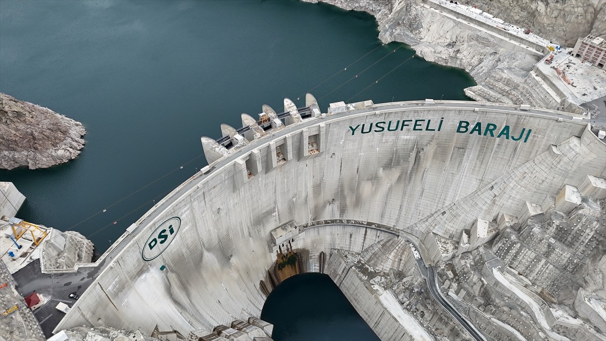 Artvin'de 275 metre gövde yüksekliğiyle Türkiye'nin en yüksek, dünyanın ise 5'inci yüksek barajı...