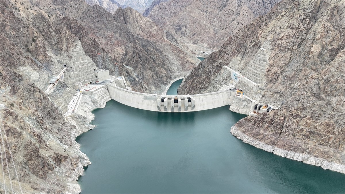 Artvin'de 275 metre gövde yüksekliğiyle Türkiye'nin en yüksek, dünyanın ise 5'inci yüksek barajı...