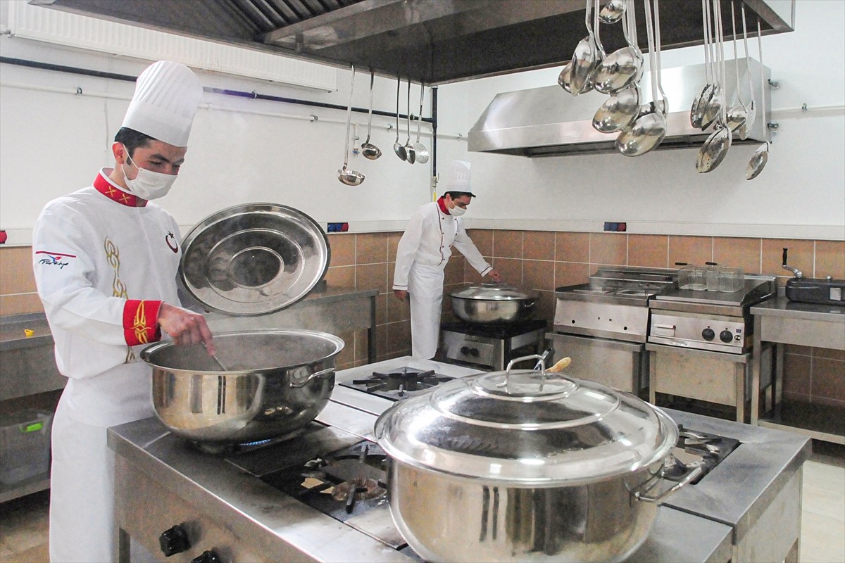 Atatürk Üniversitesinde eğitim gören öğrencilere ramazan ayı boyunca ücretsiz iftar verilecek....