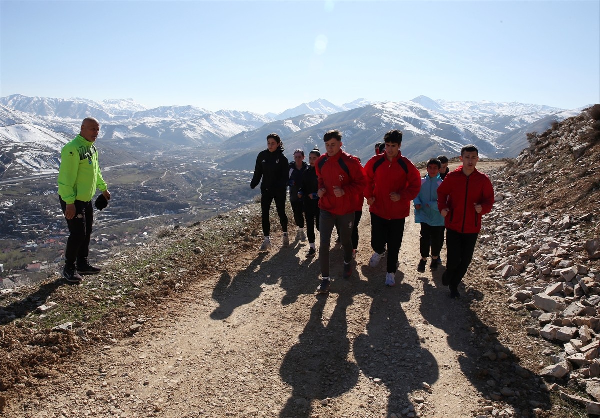 Bitlis'te 30 yılda çok sayıda sporcu yetiştiren ve 50'sini milli takıma kazandıran 60 yaşındaki...