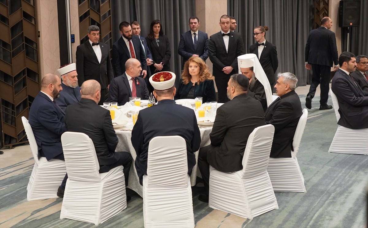 Bulgaristan Cumhurbaşkanı Rumen Radev, ramazanın ilk gününde başkent Sofya'da iftar programı...