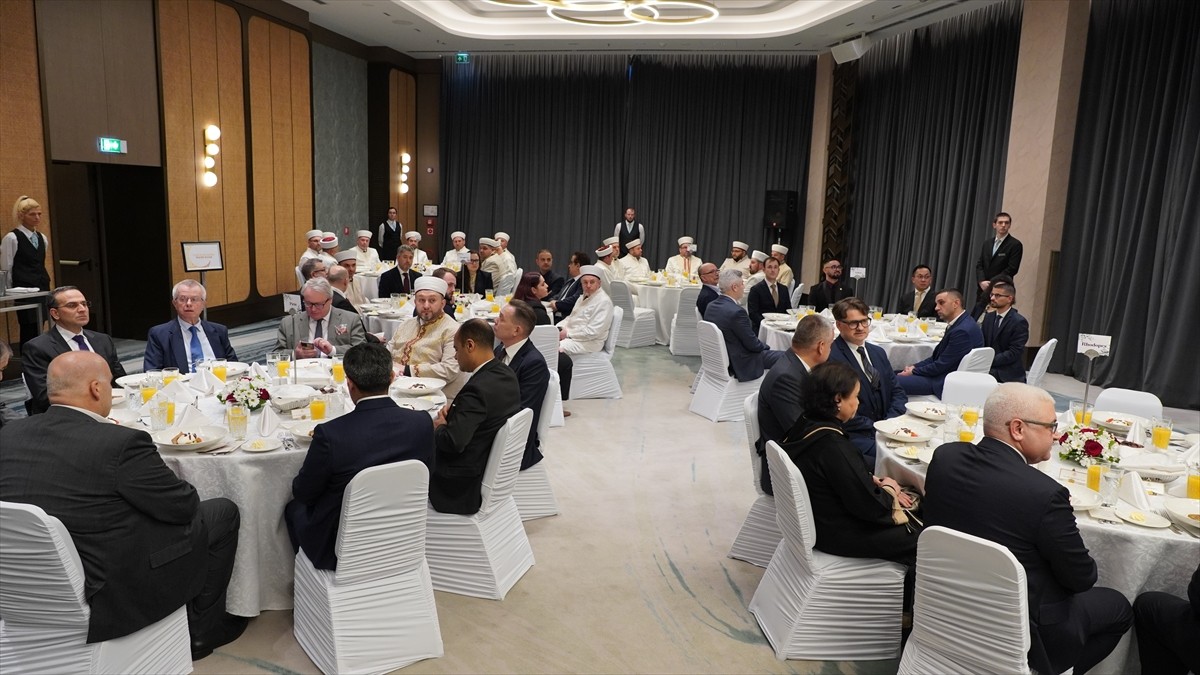 Bulgaristan Cumhurbaşkanı Rumen Radev, ramazanın ilk gününde başkent Sofya'da iftar programı...