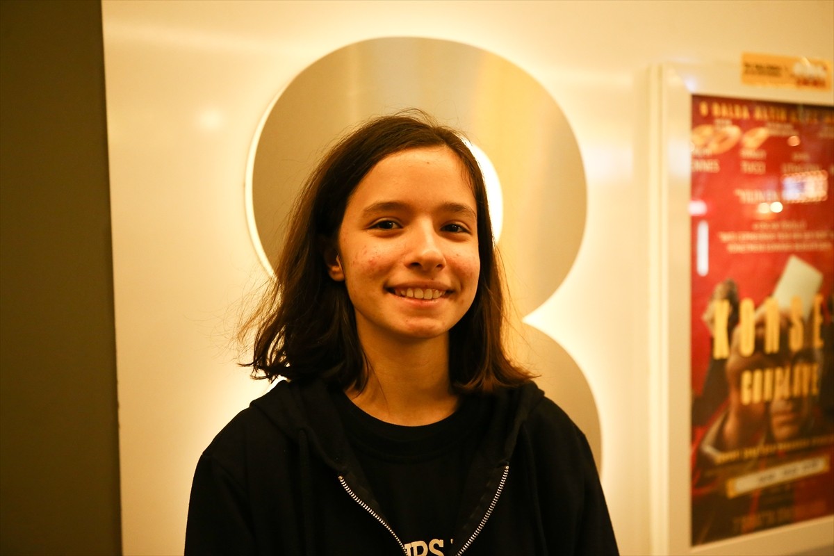 Bursa'da öğrenciler, Türkiye'nin insanlı ilk uzay görevinin hikayesini anlatan "Ufkun Ötesinde"...