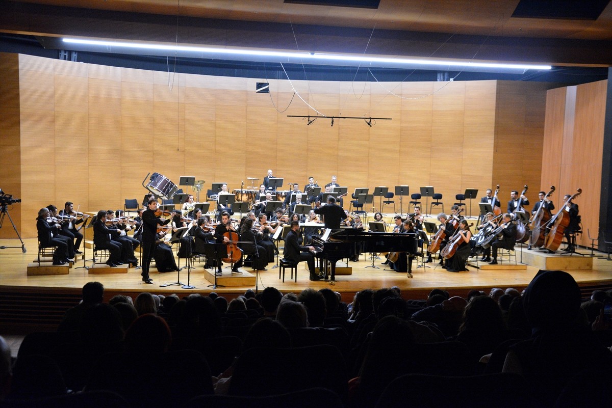 Bursa Bölge Devlet Senfoni Orkestrasının (BBDSO) bu hafta düzenlediği konserde, keman sanatçısı...