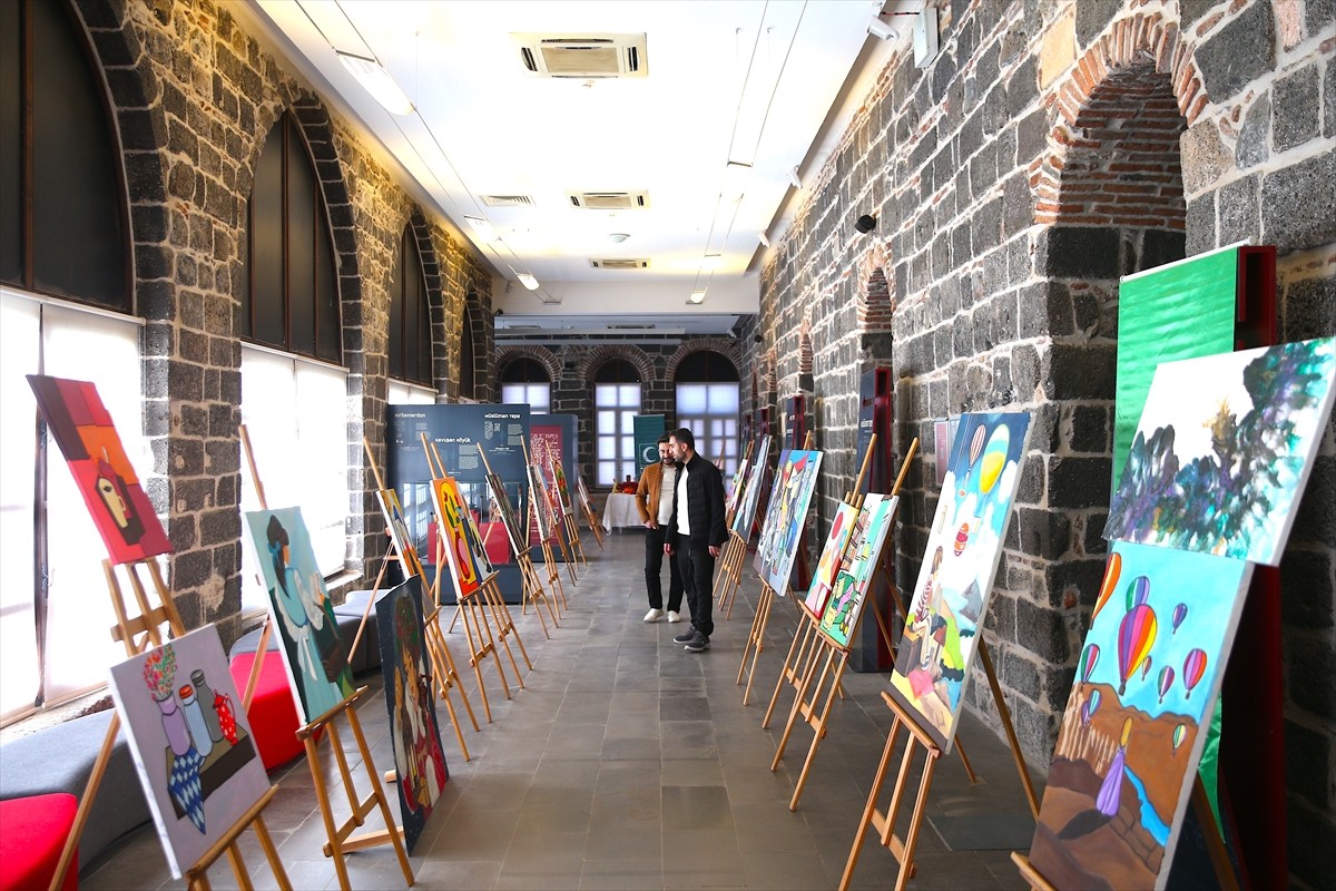  Diyarbakır'da 1-7 Mart Yeşilay Haftası dolayısıyla bağımlılıkla mücadele edenlerin duygularını...