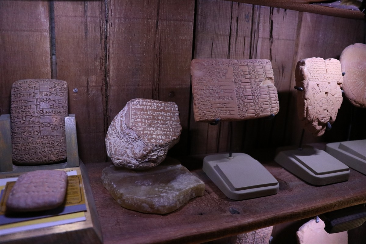 Dünyada Urartuca yazabilen ender kişilerden Mehmet Kuşman'dan ilham alan Kültür ve Turizm...