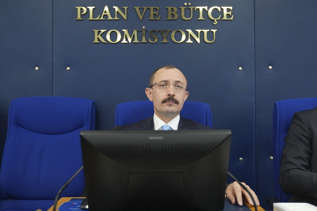 Emekli bayram ikramiyesinin 4 bin liraya yükseltilmesi ile doğum yardımına ilişkin düzenlemeleri...