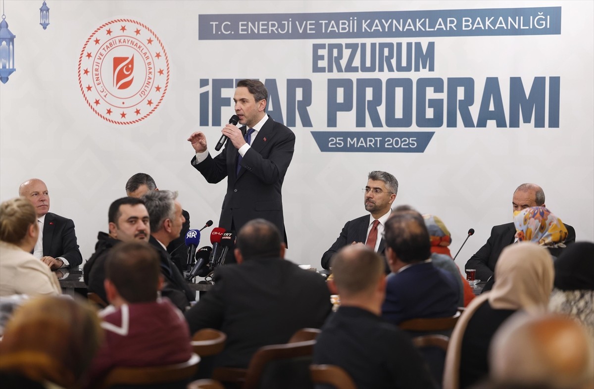 Enerji ve Tabii Kaynaklar Bakanı Alparslan Bayraktar, Erzurum programı kapsamında düzenlenen iftar...