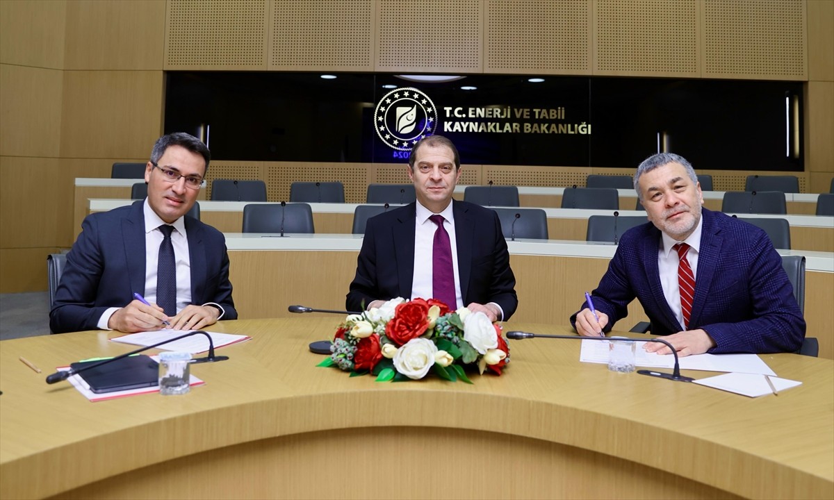 Enerji ve Tabii Kaynaklar Bakanlığı tarafından düzenlenen güneş enerjisine dayalı Yenilenebilir...