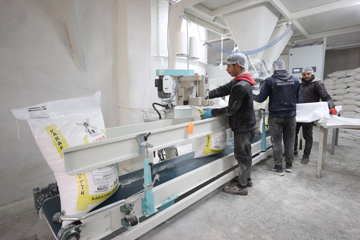 Kırklareli'nin Babaeski ilçesinde devlet desteği ile üretimini arttıran un işleme tesisi, 10...