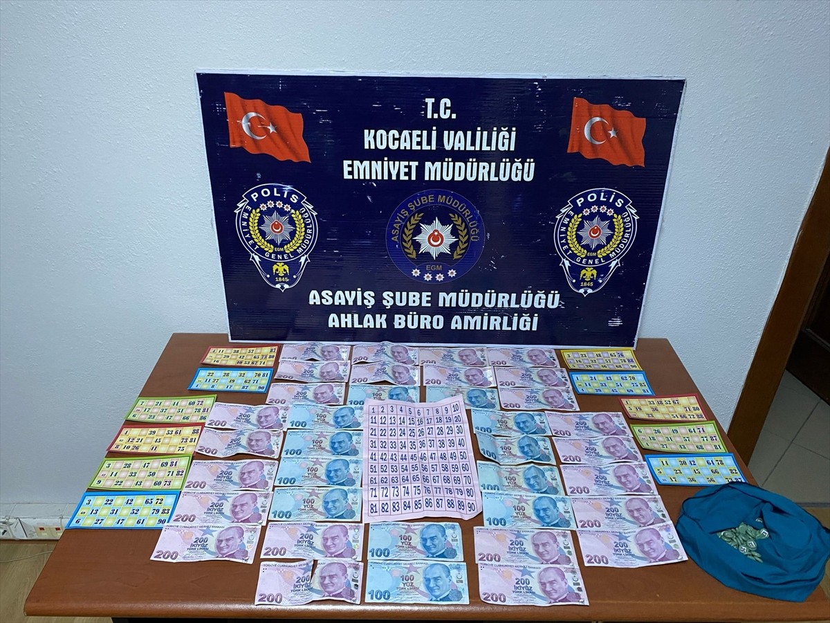 Kocaeli'nin Kartepe ilçesinde kumar oynayan 7 kişiye 64 bin 729 lira ceza uygulandı. 