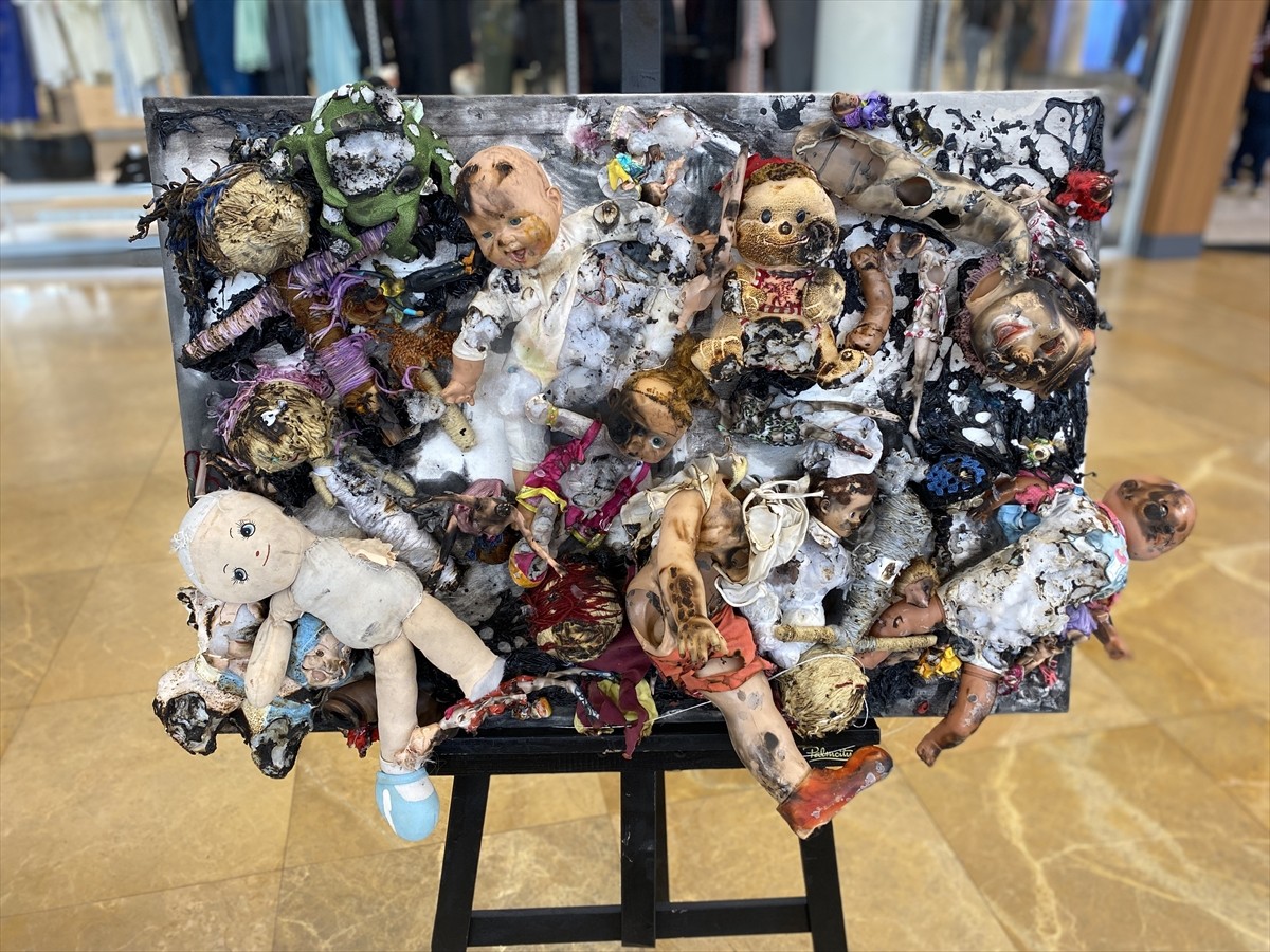 Mersin'de, Uluslararası Sıfır Atık Günü kapsamında "Moda ve Tekstilde Sıfır Atığa Doğru" temasıyla...