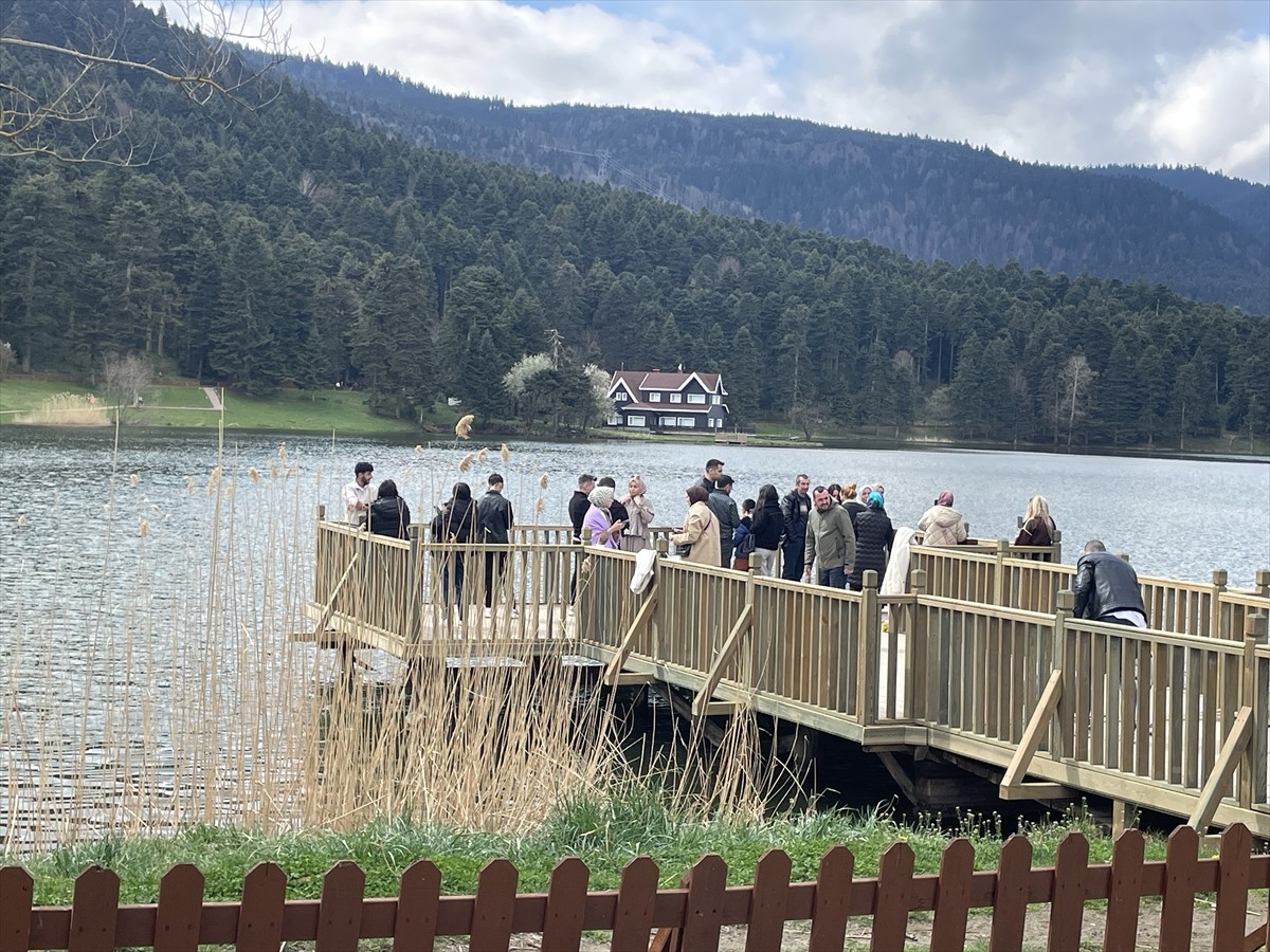 Ramazan Bayramı tatilinde doğayla iç içe vakit geçirmek isteyenler, Bolu Gölcük Tabiat Parkı'na...