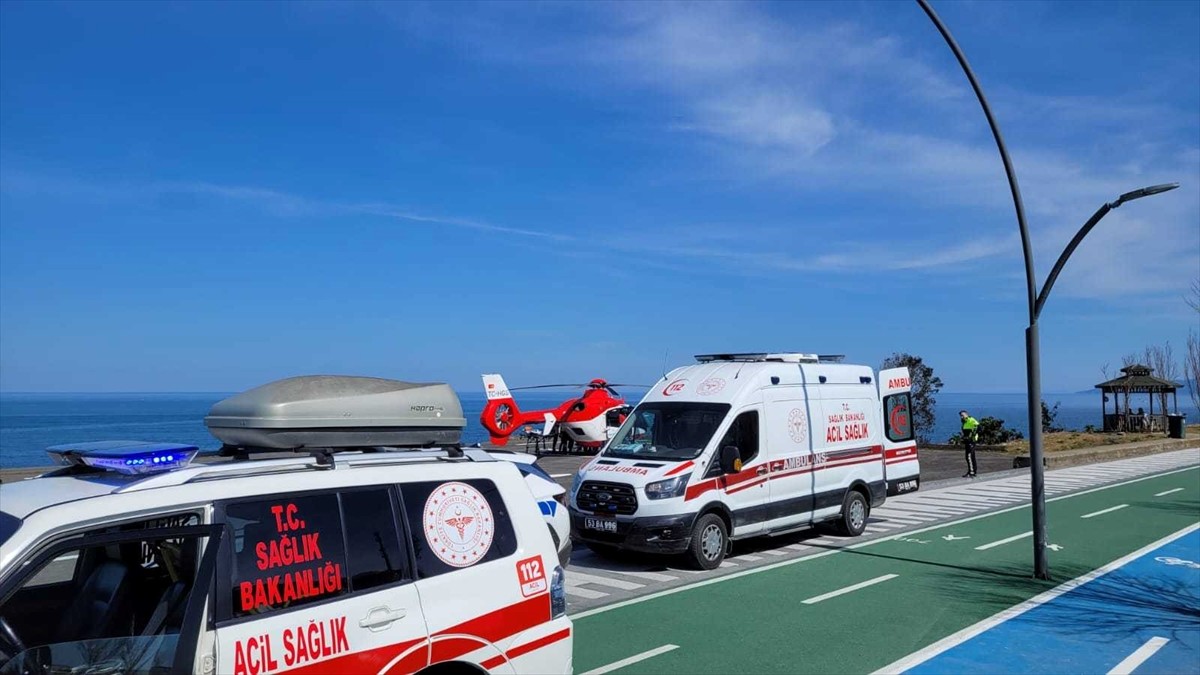 Rize'de zatürre (pnömoni) tedavisi gören 4 aylık bebek, ambulans helikopterle Elazığ'daki...