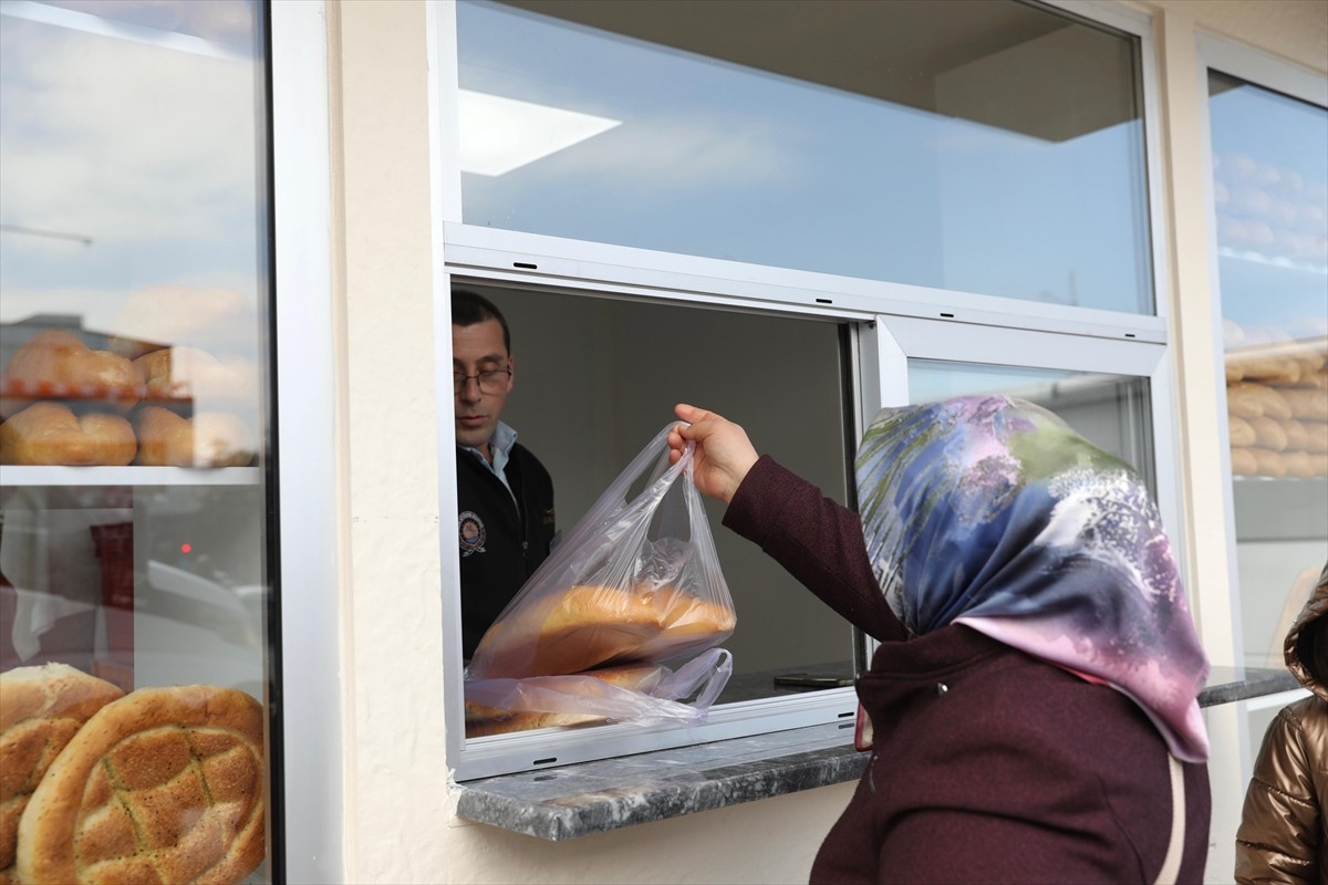 Samsun Büyükşehir Belediyesi, vatandaşlara sağlıklı ve ucuz ekmek sunmak için 'Samsun Halk Ekmek'...