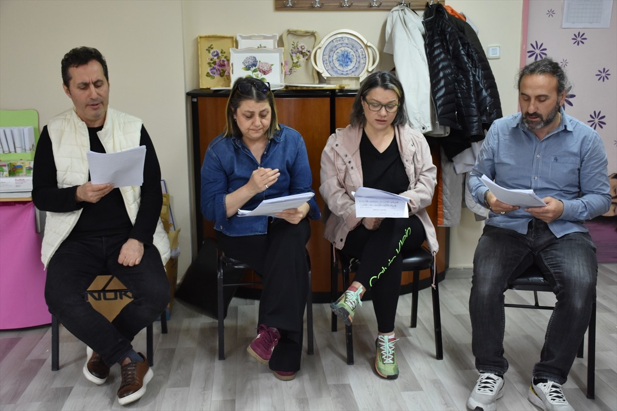 Trabzon'da müzik öğretmenlerinden oluşan koro, 25 Mart Salı günü düzenlenecek tasavvuf musikisi...