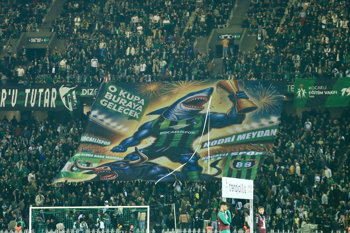 Trendyol 1. Lig'in 31. haftasında Kocaelispor ile Sakaryaspor, Yıldızentegre Kocaeli Stadyumu'nda...