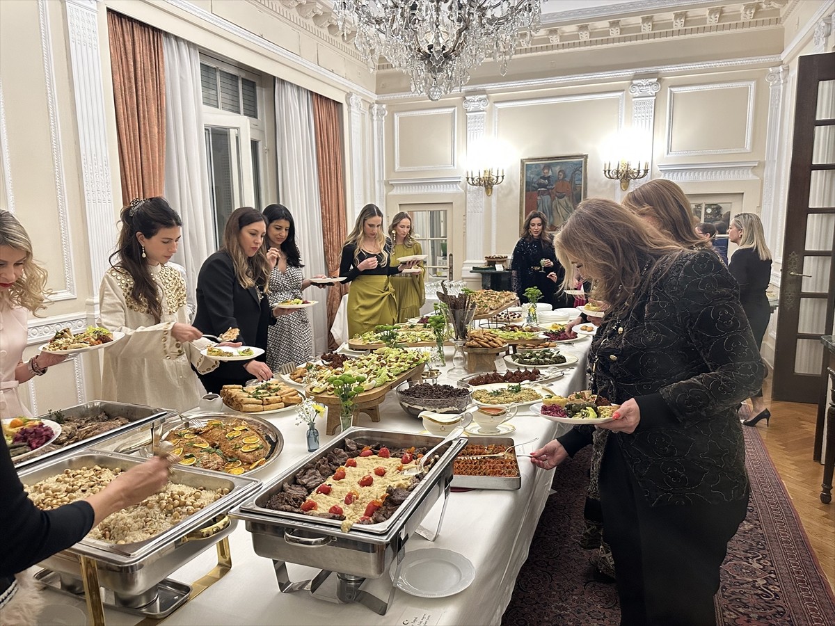 Türkiye'nin Atina Büyükelçiliğinde ramazan ayı vesilesiyle kadınlara yönelik bir sahur programı...