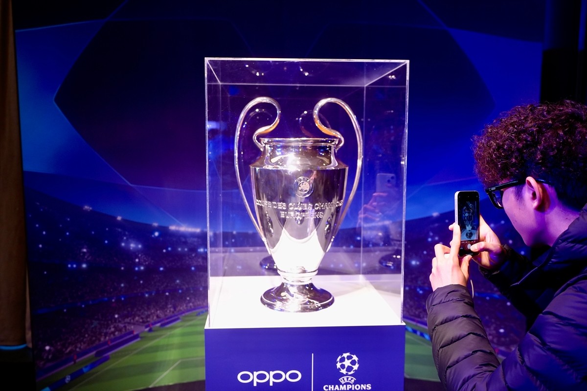 UEFA Şampiyonlar Ligi'ni kazanan takımın kaldıracağı kupa İstanbul'da sergilendi. Avrupa'nın...