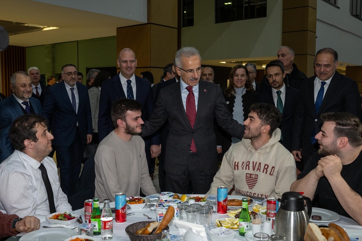 Ulaştırma ve Altyapı Bakanı Abdulkadir Uraloğlu, Bilgi Teknolojileri ve İletişim Kurumu'nda (BTK)...