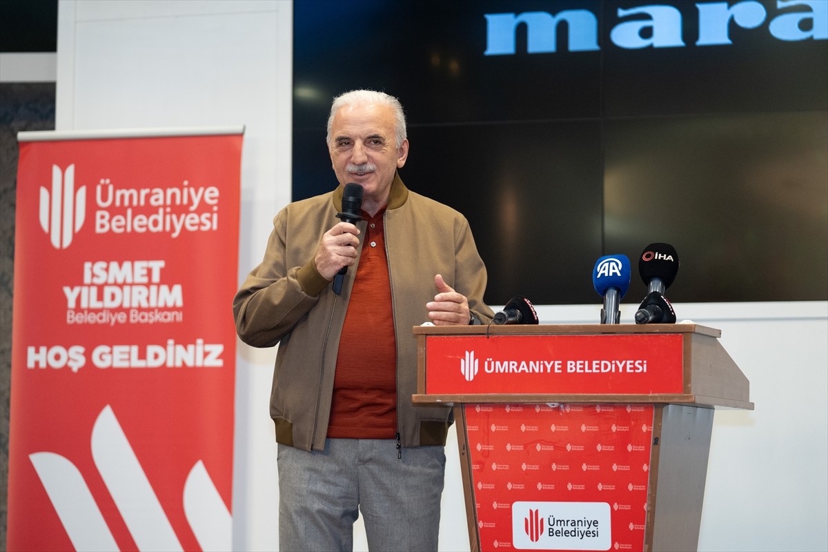 Ümraniye Belediyesince ramazanın ilk gününde düzenlenen iftar programında, 4-15 yaş grubu yaklaşık...